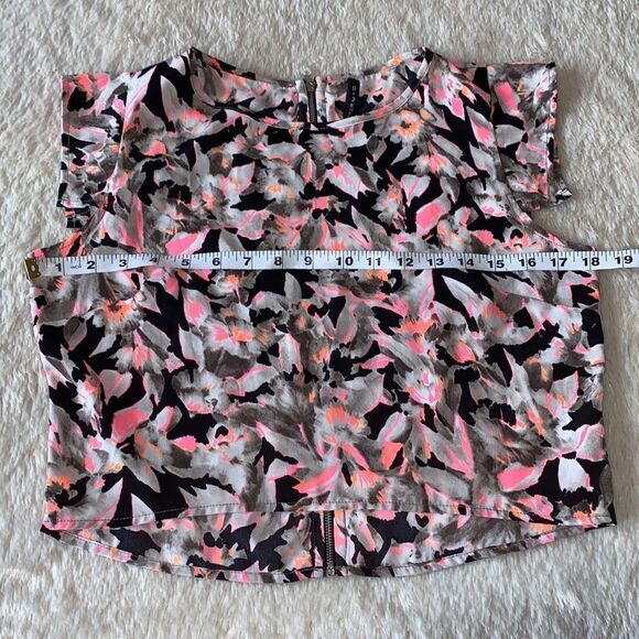 B Jewel crop top size medium - Picture 13 of 16